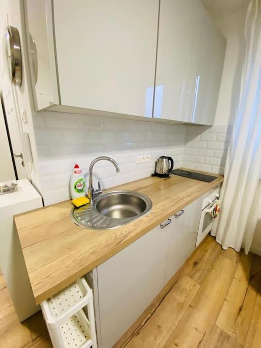Bezagenta Mozart8 Studio Easy Access To City Wifi Apartman Varsó Kültér fotó
